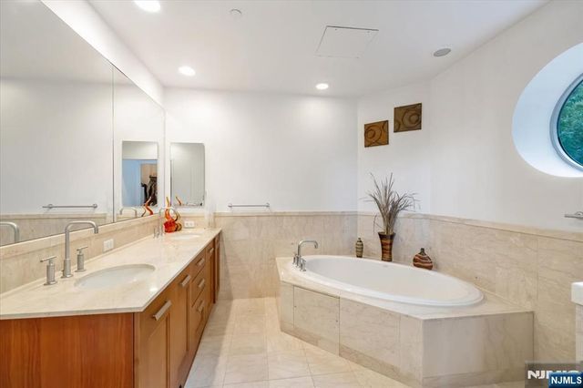 8100 River Road 209, North Bergen, NJ 07047