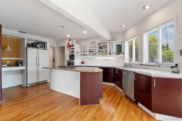 842 Fiske Street, Woodmere, NY 11598