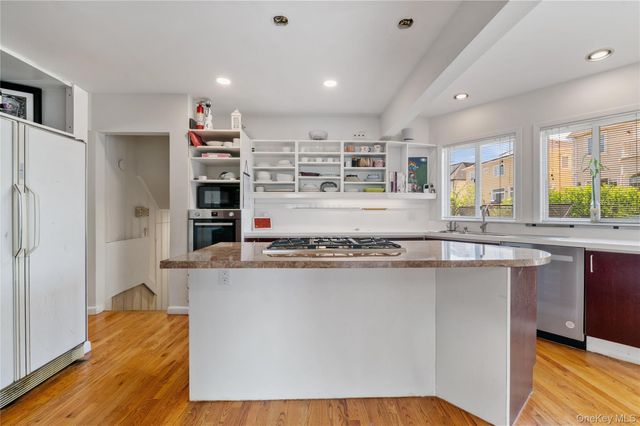 842 Fiske Street, Woodmere, NY 11598