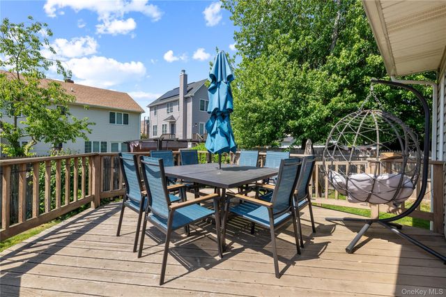 842 Fiske Street, Woodmere, NY 11598