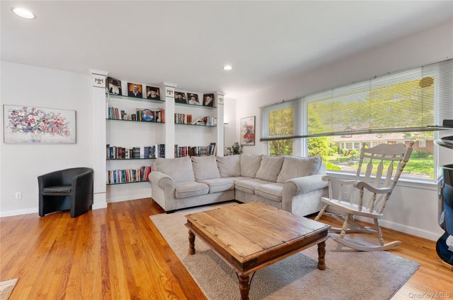 842 Fiske Street, Woodmere, NY 11598