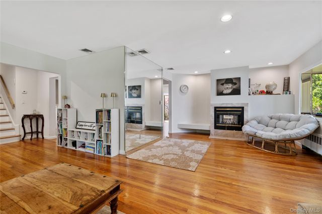 842 Fiske Street, Woodmere, NY 11598