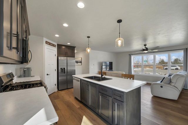 2039 LONE GROVE AVENUE, Green Bay, WI 54303