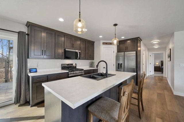 2039 LONE GROVE AVENUE, Green Bay, WI 54303