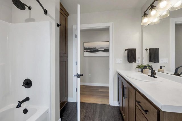 2039 LONE GROVE AVENUE, Green Bay, WI 54303