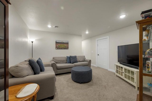 2039 LONE GROVE AVENUE, Green Bay, WI 54303