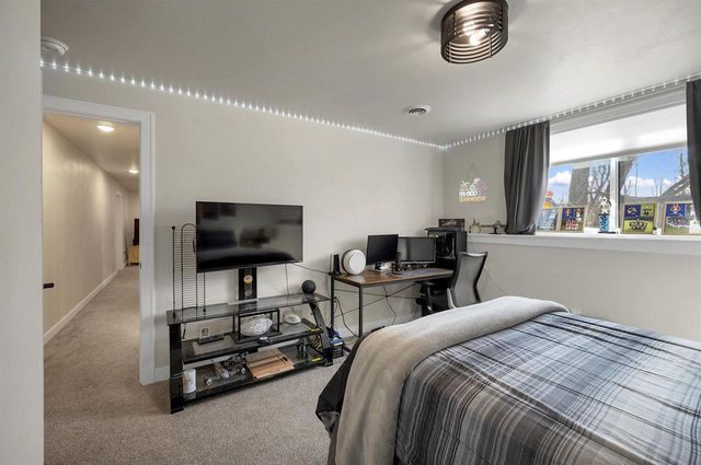 2039 LONE GROVE AVENUE, Green Bay, WI 54303