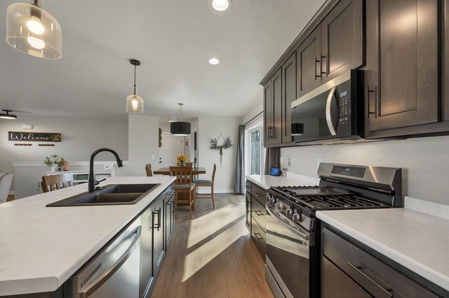 2039 LONE GROVE AVENUE, Green Bay, WI 54303