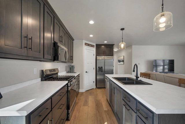 2039 LONE GROVE AVENUE, Green Bay, WI 54303