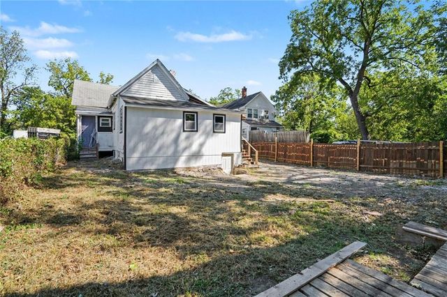 1139 GARFIELD Avenue, Kansas City, KS 66104