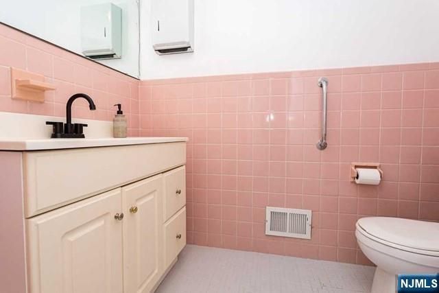 605 Washington Avenue, Dumont, NJ 07628