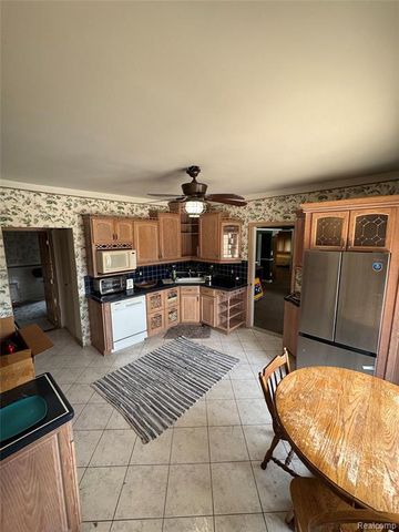 1128 Eureka Road, Wyandotte, MI 48192