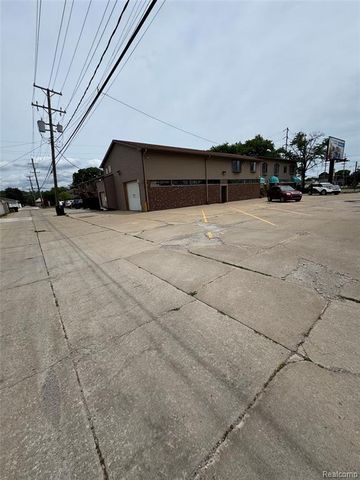 1128 Eureka Road, Wyandotte, MI 48192