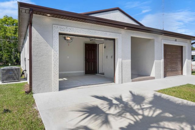 31 Flores Del Norte, Fort Pierce, FL 34951