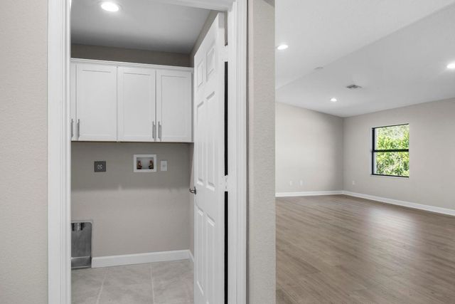 31 Flores Del Norte, Fort Pierce, FL 34951