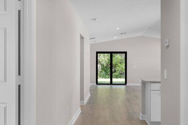 31 Flores Del Norte, Fort Pierce, FL 34951