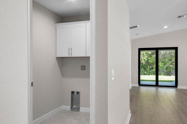 31 Flores Del Norte, Fort Pierce, FL 34951