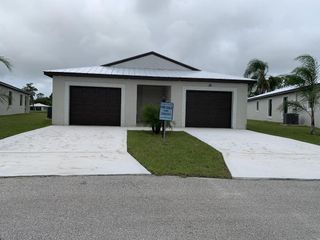 31 Flores Del Norte, Fort Pierce, FL 34951