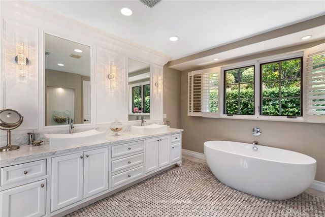 5600 ROUND MEADOW Road, Hidden Hills, CA 91302