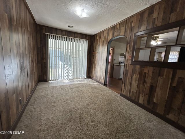 1106 S Monroe Avenue, Joplin, MO 64801