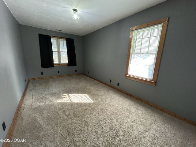 1106 S Monroe Avenue, Joplin, MO 64801