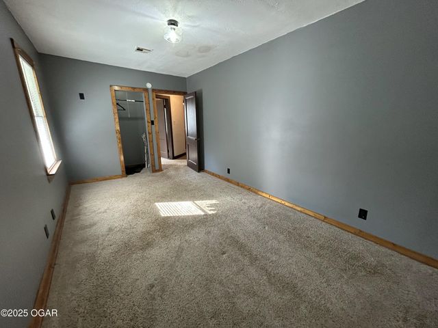 1106 S Monroe Avenue, Joplin, MO 64801