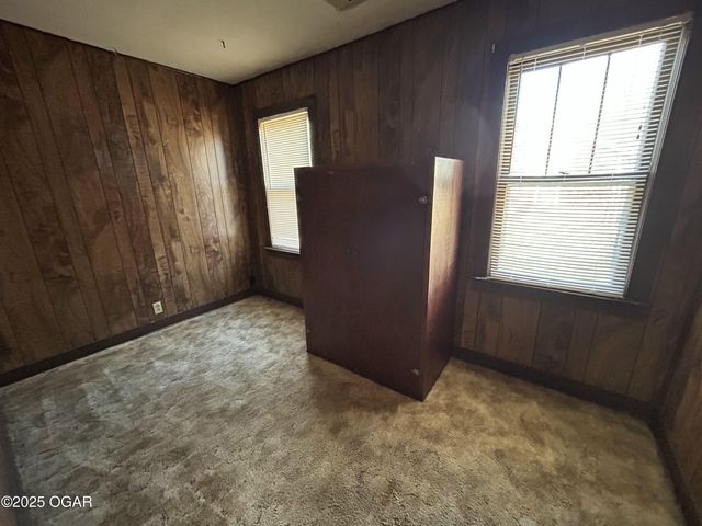 1106 S Monroe Avenue, Joplin, MO 64801