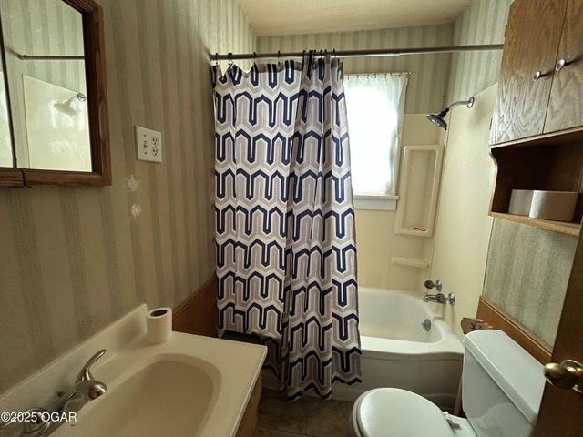 1106 S Monroe Avenue, Joplin, MO 64801