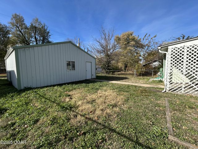 1106 S Monroe Avenue, Joplin, MO 64801