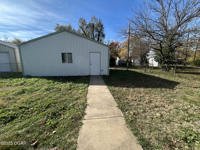 1106 S Monroe Avenue, Joplin, MO 64801