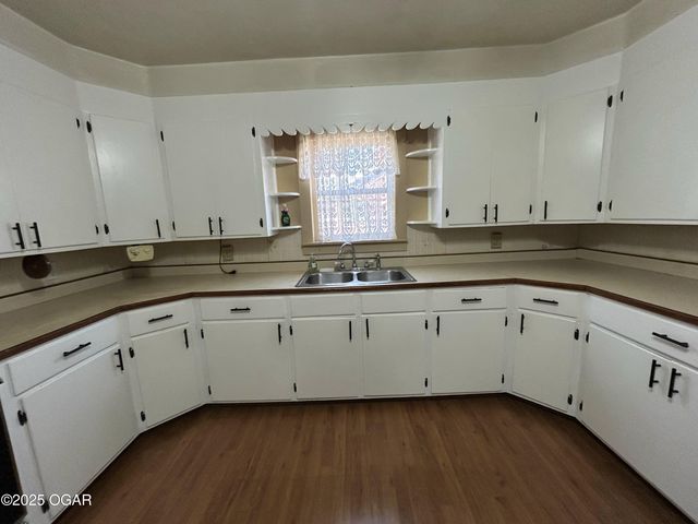 1106 S Monroe Avenue, Joplin, MO 64801