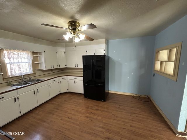 1106 S Monroe Avenue, Joplin, MO 64801