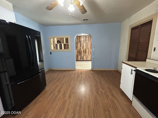 1106 S Monroe Avenue, Joplin, MO 64801