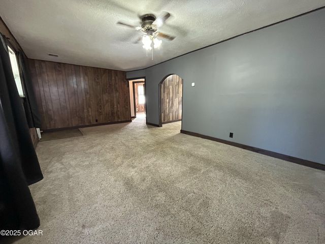 1106 S Monroe Avenue, Joplin, MO 64801
