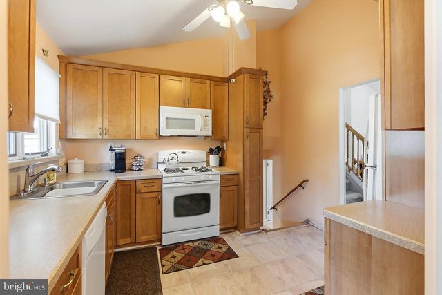 20 BROMLEY DRIVE, Hazlet, NJ 07730