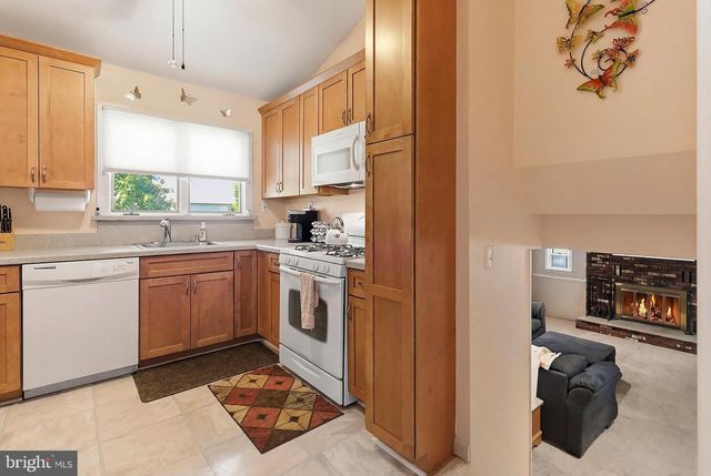 20 BROMLEY DRIVE, Hazlet, NJ 07730