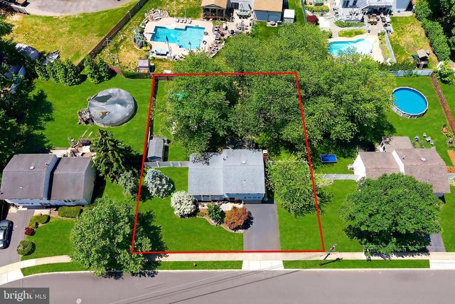 20 BROMLEY DRIVE, Hazlet, NJ 07730