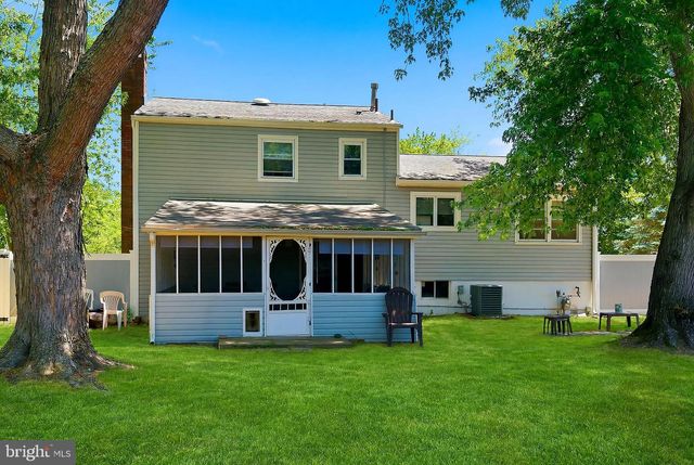 20 BROMLEY DRIVE, Hazlet, NJ 07730