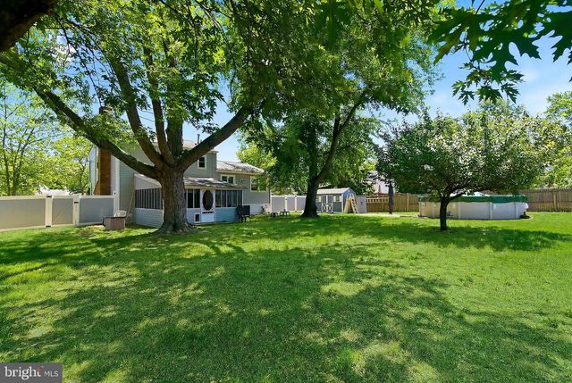 20 BROMLEY DRIVE, Hazlet, NJ 07730