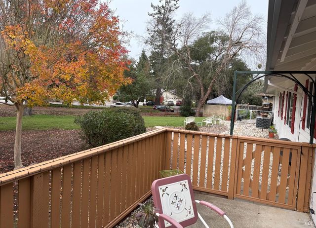 514 Oak Vista Ln, Santa Rosa, CA 95409