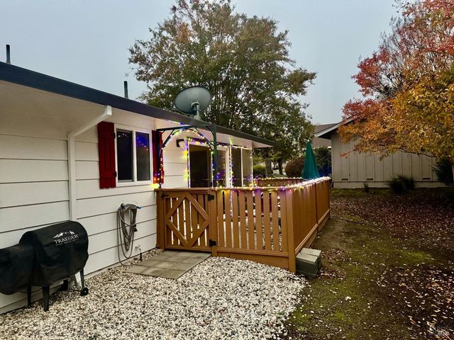 514 Oak Vista Ln, Santa Rosa, CA 95409