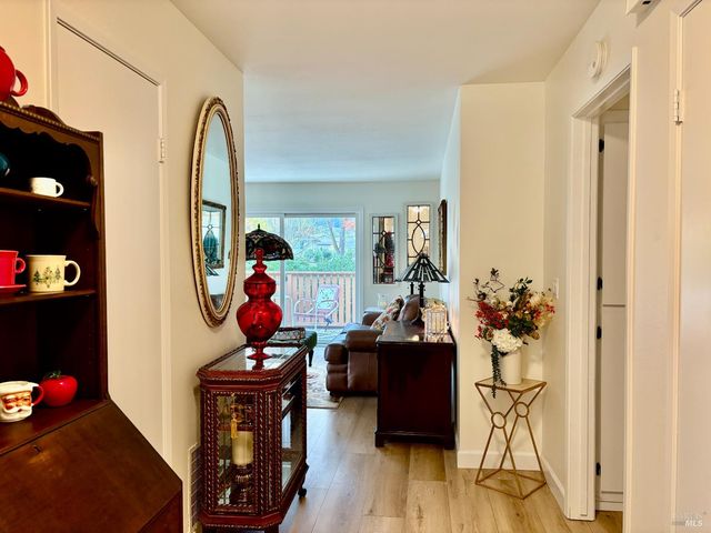 514 Oak Vista Ln, Santa Rosa, CA 95409