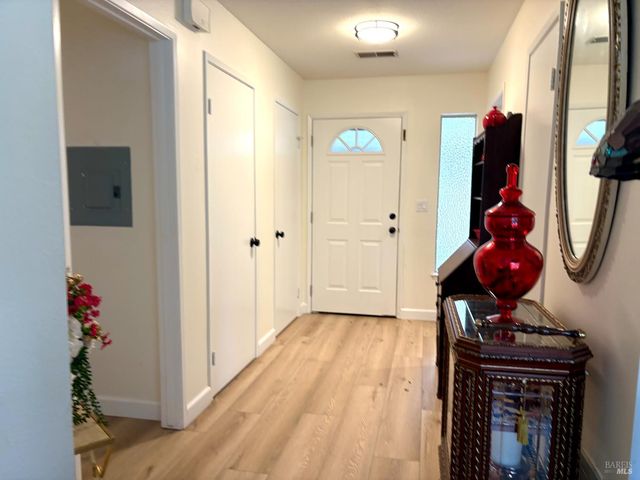 514 Oak Vista Ln, Santa Rosa, CA 95409