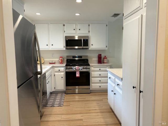 514 Oak Vista Ln, Santa Rosa, CA 95409