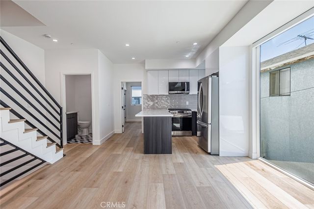 11313 Collins Street 11313-1, North Hollywood, CA 91601