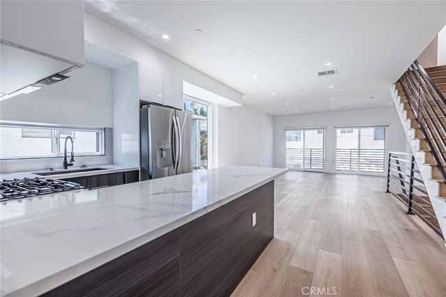 11313 Collins Street 11313-1, North Hollywood, CA 91601