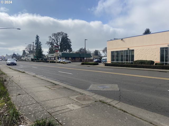 1480 IVY St, Junction City, OR 97448