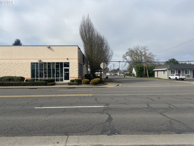 1480 IVY St, Junction City, OR 97448