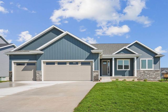 2813 Autumn Woods Drive, Cedar Falls, IA 50613