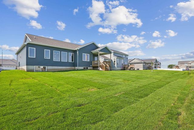 2813 Autumn Woods Drive, Cedar Falls, IA 50613